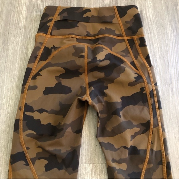 Lululemon Time To Sweat Crop Legging Sz‎ 0 Camo - Picture 9 of 11